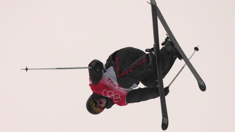 Canada's Brendan Mackay competes during the men's halfpipe qualification at the 2022 Winter Olympics, Thursday, Feb. 17, 2022, in Zhangjiakou, China. (Francisco Seco/AP Photo)