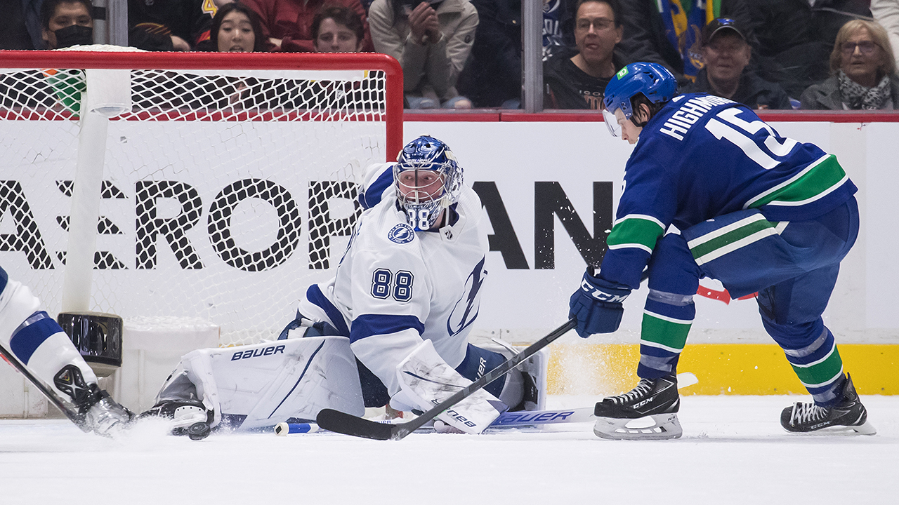 Canucks outshoot Lightning, but Vasilevskiy leads Tampa Bay to victory thumbnail