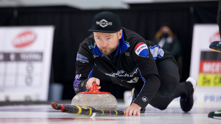 Mike McEwen shoots a stone during the 2021 Boost National in Chestermere, Alta. (Anil Mungal)
