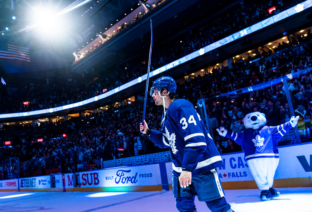 Maple Leafs' playoff woes continue as Lightning romp in series