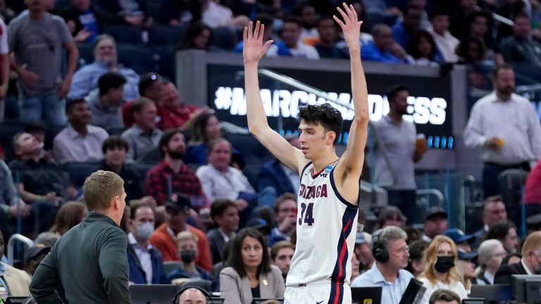 Gonzaga center Chet Holmgren (34) reacts as he walks to the bench after fouling out next to head coach Mark Few during the second half of a college basketball game against Arkansas in the Sweet 16 round of the NCAA tournament in San Francisco, Thursday, March 24, 2022. (AP Photo/Marcio Jose Sanchez)