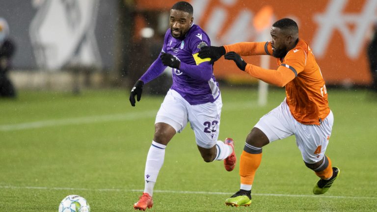 Pacific FC midfielder Jamar Dixon (22) battles for a ball with Forge FC defender Dominic Samuel (4) during Canadian Premier League championship game action at Tim Hortons Field in Hamilton, Ont., Sunday, Dec. 5, 2021. (Nick Iwanyshyn/CP)