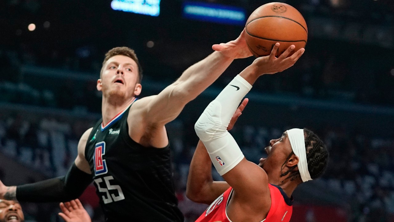 Clippers' season ends as Pelicans grab final playoff spot in West