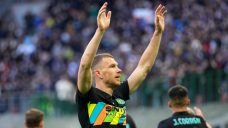 Inter moves to within one point of Serie A leader with win over Verona