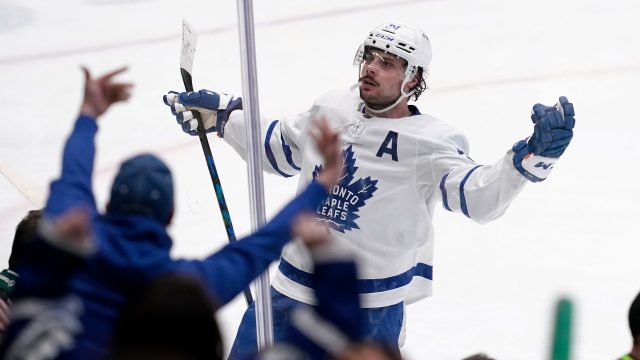 Matthews' late power-play goal gives Leafs win over Devils – New