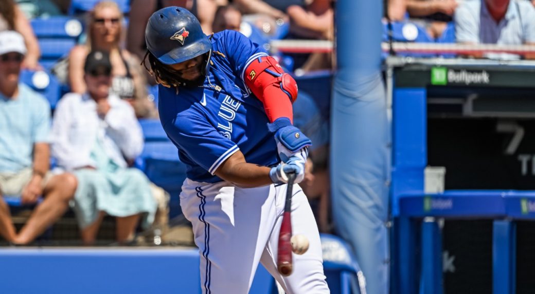Blue Jays’ Vladimir Guerrero Jr. leaves spring training game with right knee discomfort