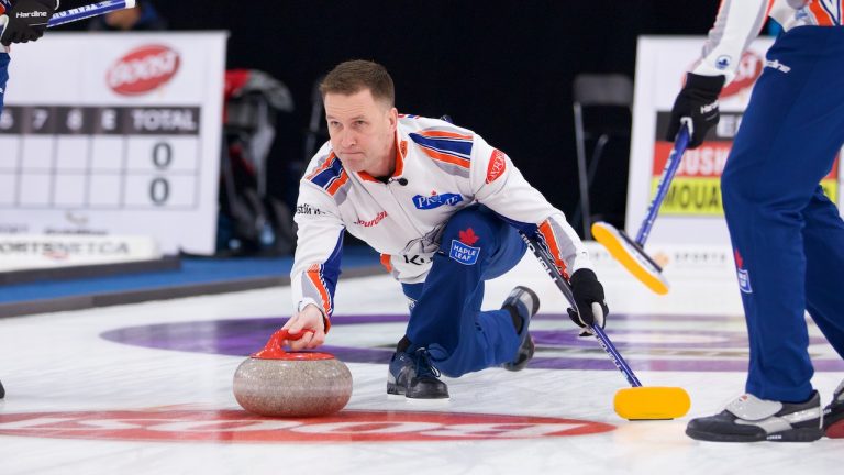 Brad Gushue shoots a stone during the Boost National on Nov. 4, 2021, in Chestermere, Alta. (Anil Mungal)