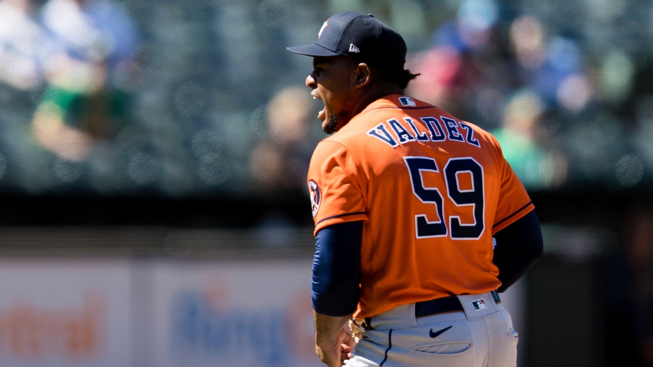 Valdez wins sixth straight as Astros beat Rangers 4-2