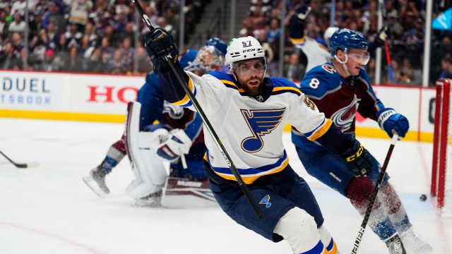 Perron scores twice, Blues even series with win over Avalanche