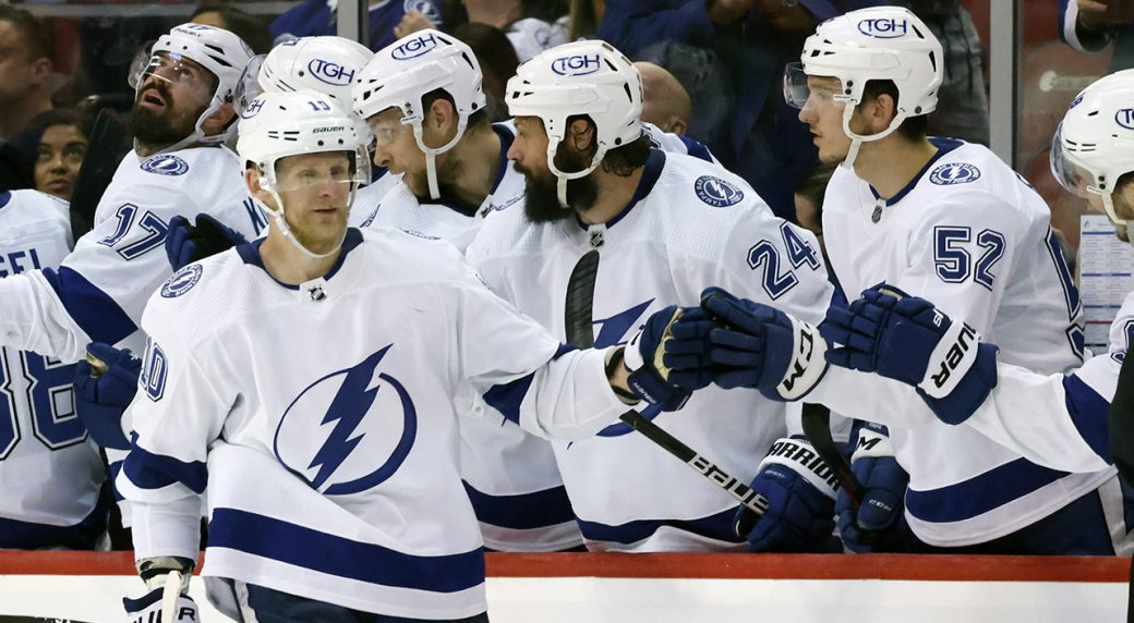 Blackhawks acquire rights to pending UFA Corey Perry in trade with