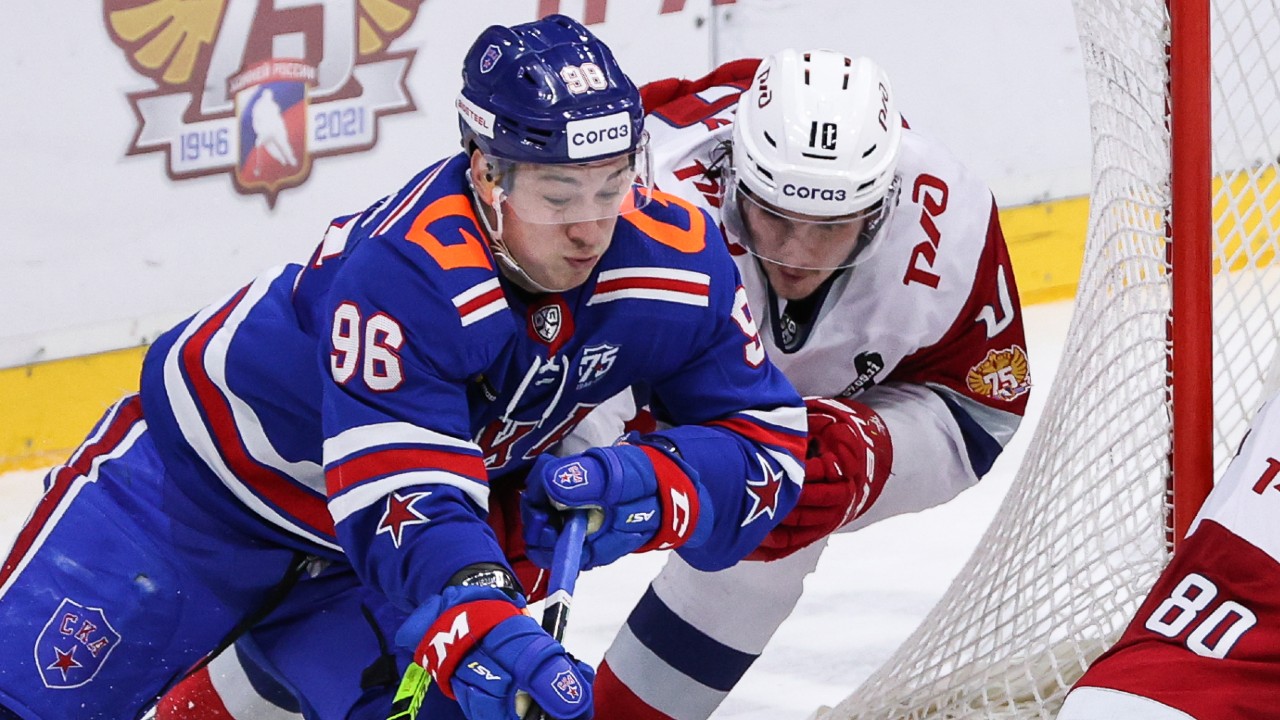 Top KHL forward Andrei Kuzmenko set to sign with Canucks