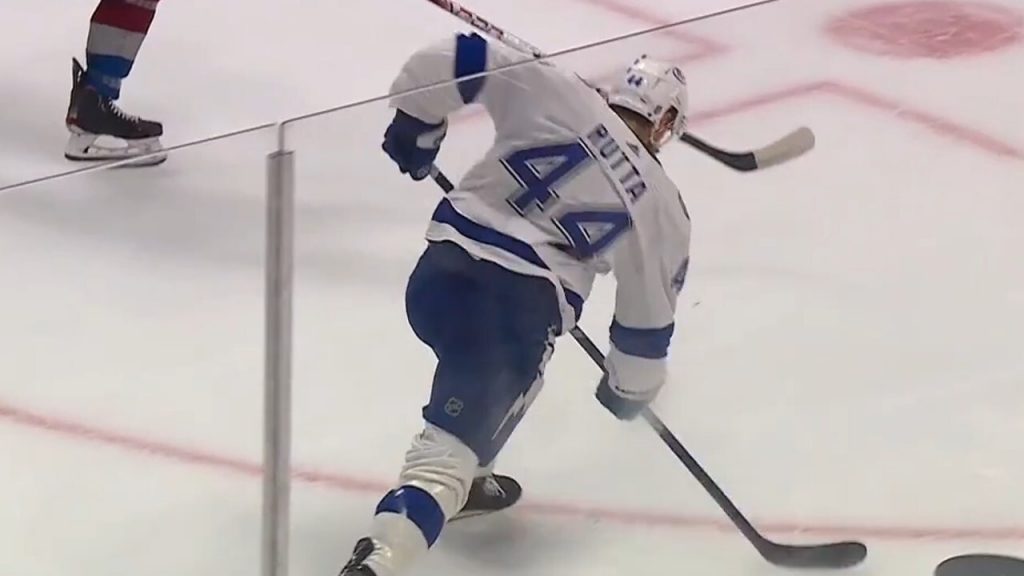Lightning S Rutta Fires A Shot Past Kuemper To Open Scoring In Game 5 Vs Avalanche