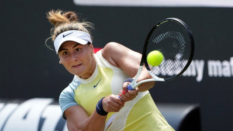 Canada's Bianca Andreescu returns the ball to Czech Republic's Karolina Pliskova during their WTA tournament round of sixteen tennis match in Berlin, Germany, Wednesday, June 15, 2022. (Michael Sohn/AP Photo)
