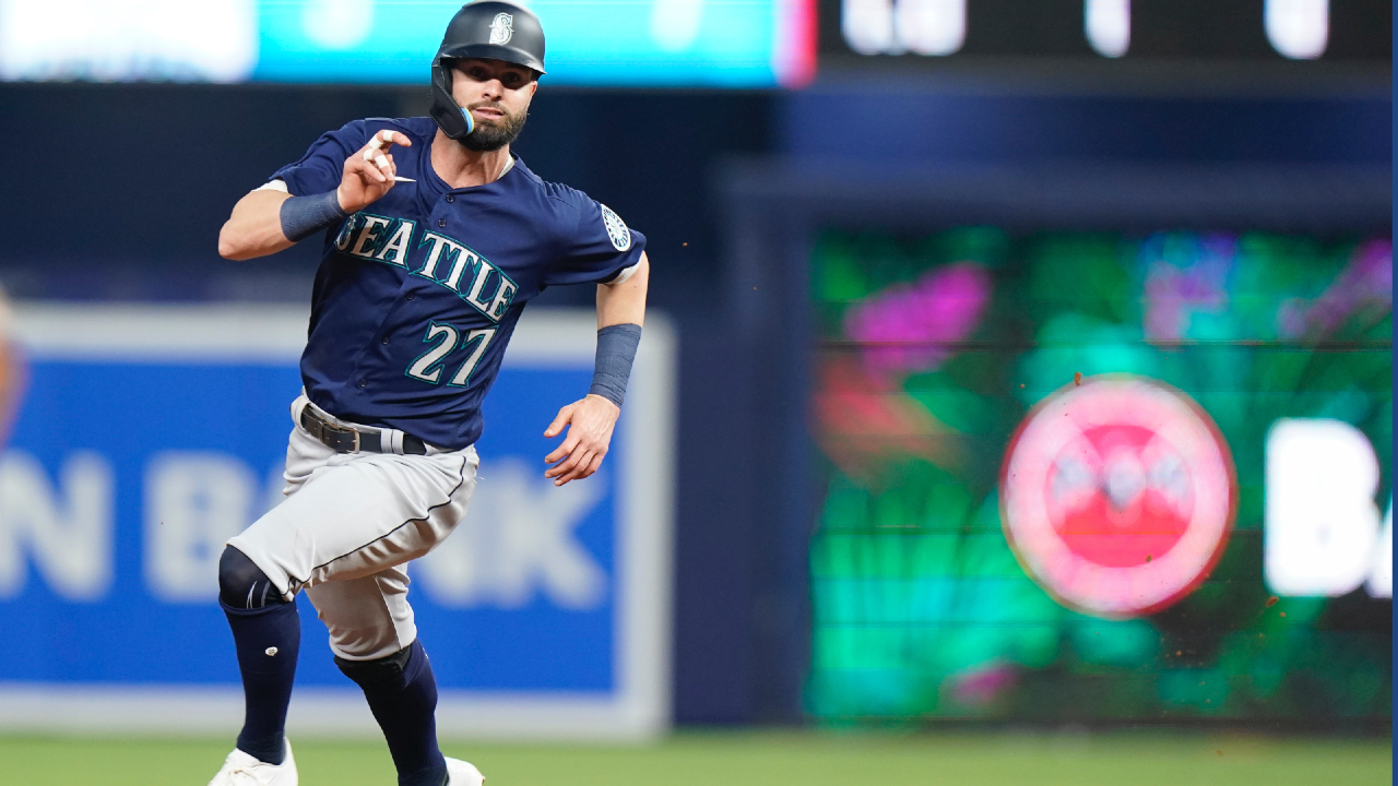 Winker's single wins it in 12th, Mariners beat Royals 5-4 - The San Diego  Union-Tribune