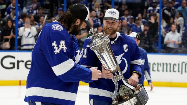 Wayne Gretzky drops legendary comparison for Lightning ahead of 2022  Stanley Cup Finals
