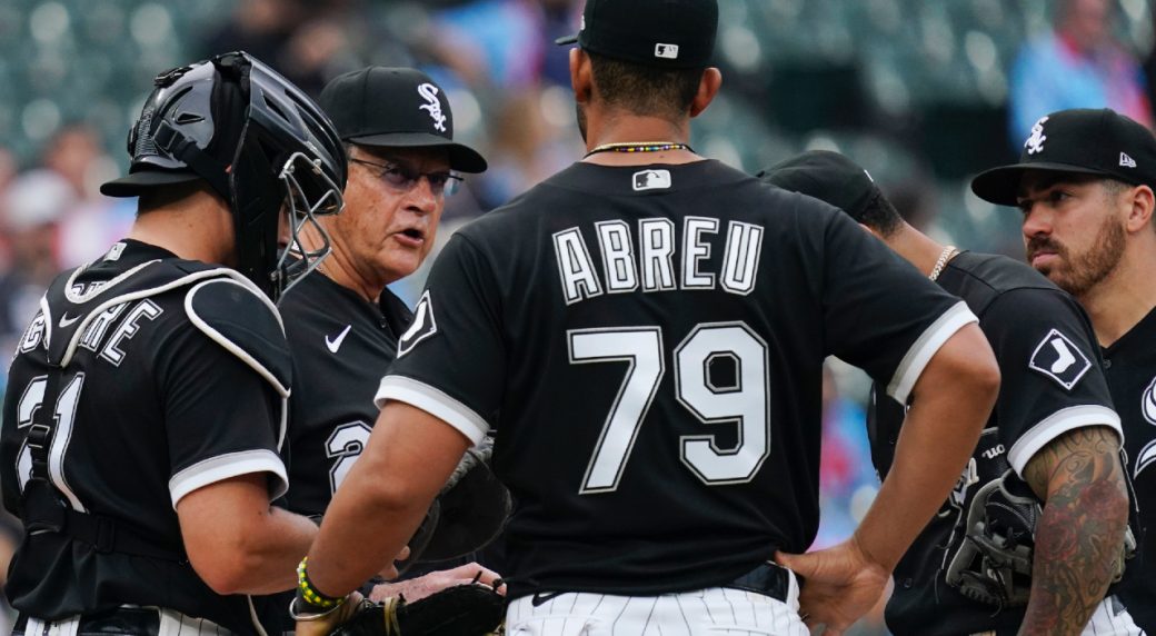 White Sox fans chant 'Fire Tony' as team blows lead in loss to Rangers