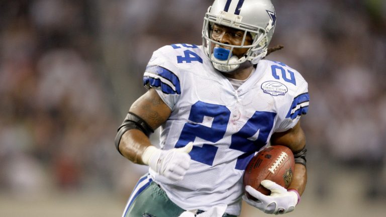 FILE - Dallas Cowboys running back Marion Barber III carries during the team's NFL football game against the New York Giants on Sept. 20, 2009, in Arlington, Texas.  (Donna McWilliam/AP File)