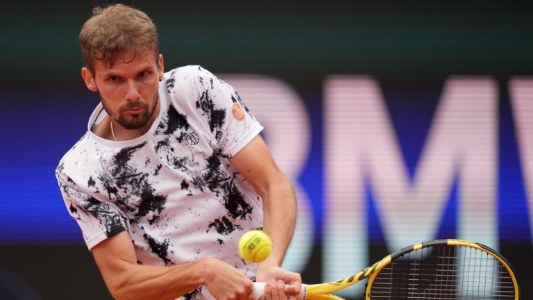 Oscar Otte of Germany returns the ball during his semifinal match against Holger Rune of Denmark at the Tennis ATP tournament in Munich, Germany, Saturday, April 30, 2022. (Matthias Schrader/AP)