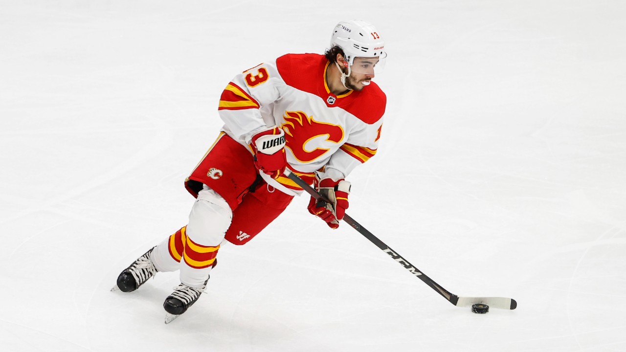 Johnny Gaudreau signs with Blue Jackets as Islanders miss out