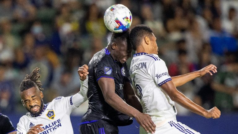 CF Montreal midfielder Victor Wanyama, center, vies for the header with LA Galaxy midfielder Rayan Raveloson, right, and forward Raheem Edwards, left, during the first half of an MLS soccer match in Carson, Calif., Monday, July 4, 2022. (Alex Gallardo/AP)