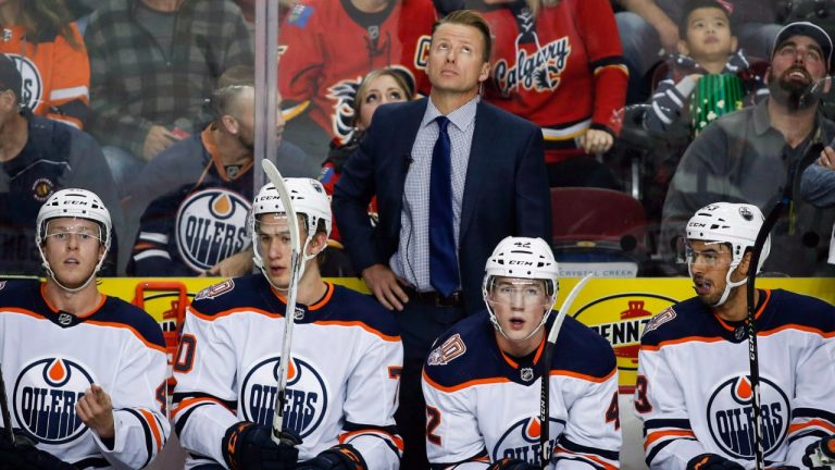 Edmonton Oilers' assistant coach Glen Gulutzan, and former Calgary Flames head coach, looks to the scoreboard during first period preseason NHL hockey action in Calgary, Monday, Sept. 17, 2018. (Jeff McIntosh/CP)