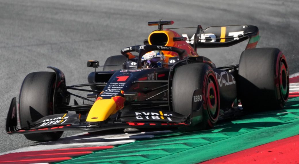 Hamilton and Russell crash in qualifying, Verstappen on pole