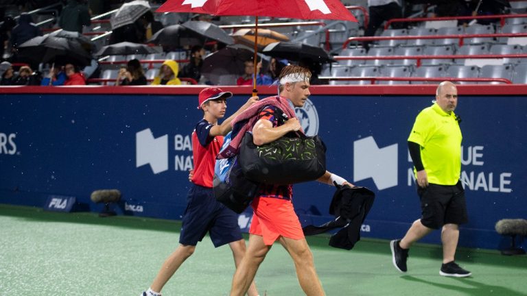 Denis Shapovalov of Canada walks off court as rain begins to fall during his first round match against Alex de Minaur of Australia at the National Bank Open tennis tournament in Montreal, Monday, August 8, 2022. (Graham Hughes/CP)