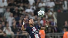Neymar leads PSG to big opening win in French league