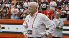 Browns owner Haslam struck by water bottle during Jets’ loss