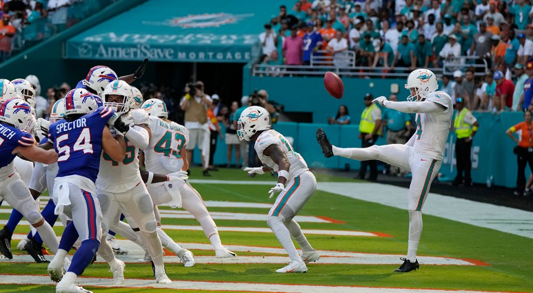 NFL Sunday Roundup: Dolphins survive 'butt punt'; Colts stun Chiefs
