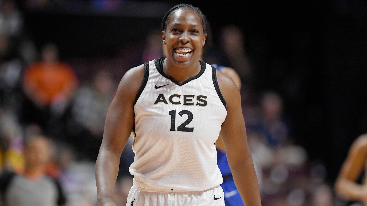 Las Vegas Aces on X: 🏆 2022 @WNBA CHAMP 🏆 2022 FINALS MVP @cgray209 //  #RaiseTheStakes  / X