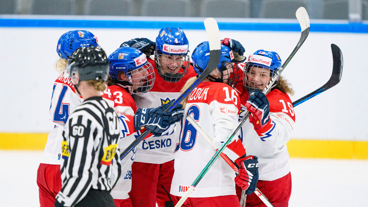 Czechs reach womens worlds podium for first time, down Swiss for bronze