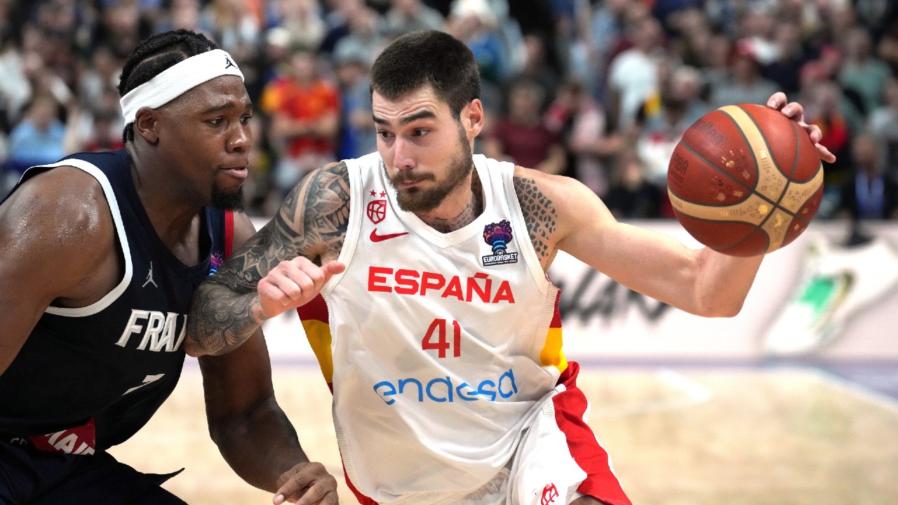 Raptors' Juancho Hernangomez leads Spain past France to win