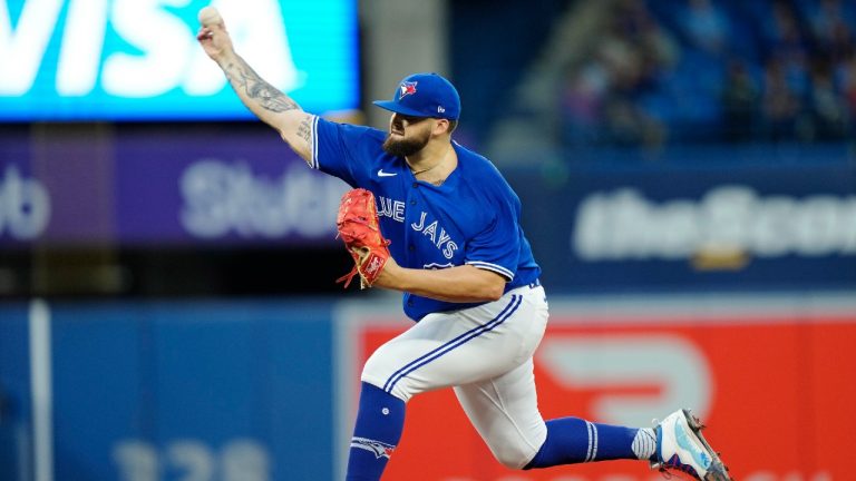 Toronto Blue Jays starting pitcher Alek Manoah (6) throws against the Tampa Bay Rays during first inning MLB action in Toronto, Tuesday, Sept. 13, 2022. (Frank Gunn/CP)