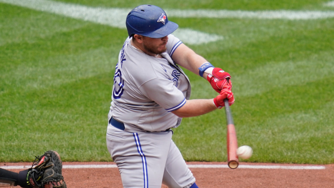 Blue Jays' Alejandro Kirk leaves game with left-hand contusion, X-rays  negative - Sportsnet.ca