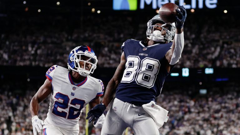 Dallas Cowboys wide receiver CeeDee Lamb (88) makes a catch in the end zone for a touchdown against New York Giants cornerback Adoree' Jackson (22) during the fourth quarter of an NFL football game, Monday, Sept. 26, 2022, in East Rutherford, N.J. (Adam Hunger/AP)