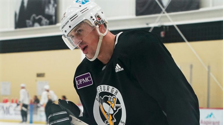 Pittsburgh Penguins' Evgeni Malkin, of Russia, does drills during an NHL hockey practice, Thursday, Sept. 22, 2022, in Cranberry Township, Butler County, Pa. (Keith Srakocic/AP)