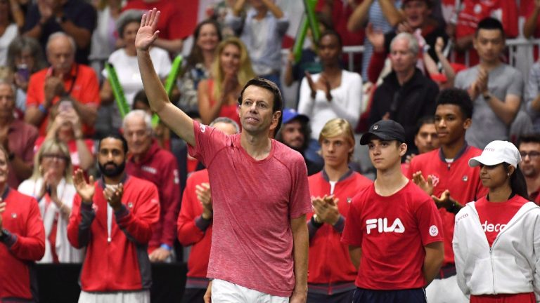 Daniel Nestor, of Canada, acknowledges the crowd following his match with doubles partner Vasek Pospisil against Matwe Middelkoop and Jean-Julien Rojer of the Netherlands, in Davis Cup tennis action in Toronto on Saturday, September 15, 2018. (Jon Blacker/CP)