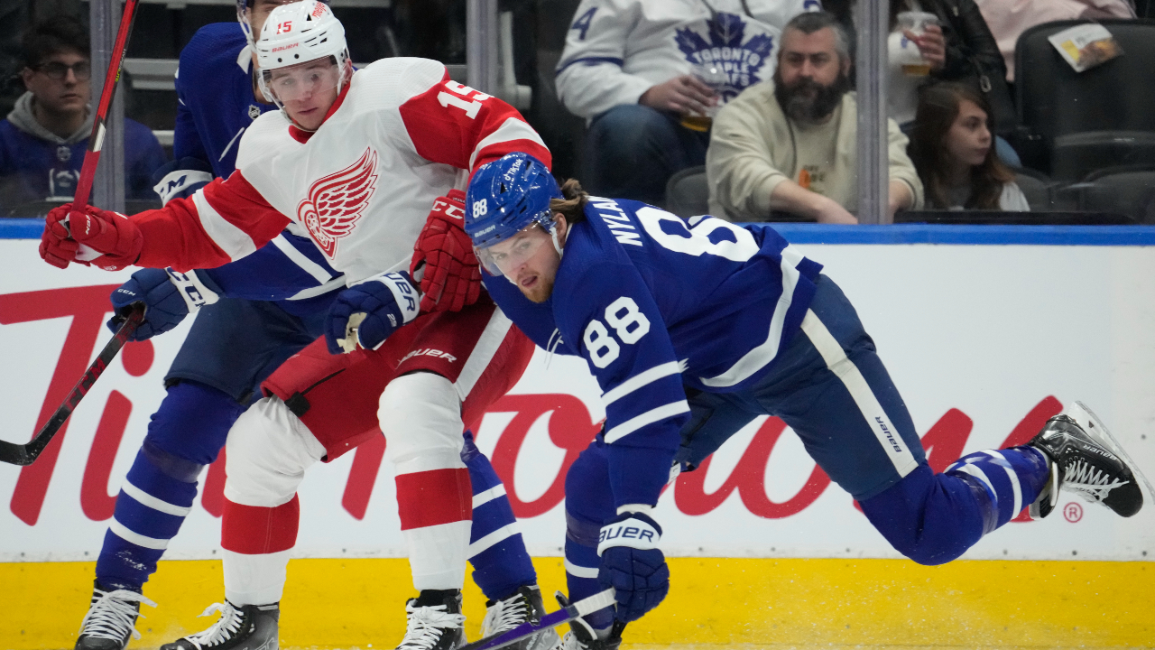 NHL Live Tracker: Maple Leafs vs. Red Wings