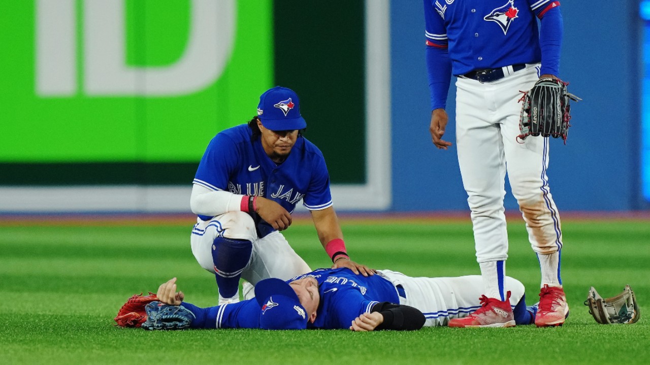 Springer Broken Blue Jays’ Springer removed from Game 2 with injury after collision ...