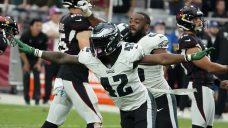 Eagles hang on to beat Cardinals to stay undefeated
