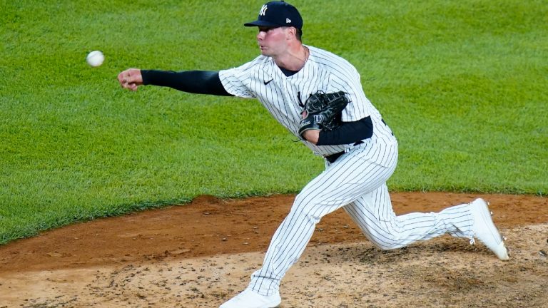 New York Yankees relief pitcher Scott Effross pitches during the seventh inning of an MLB baseball game against the Seattle Mariners on Aug. 2, 2022, in New York. (Frank Franklin II/AP)