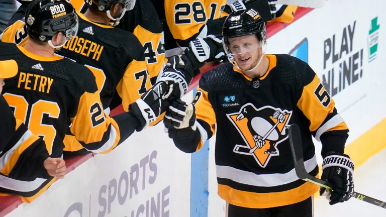 Pittsburgh Penguins' Jake Guentzel (59) returns to the bench after scoring during the third period of the team's NHL hockey game against the Tampa Bay Lightning in Pittsburgh, Saturday, Oct. 15, 2022. (Gene J. Puskar/AP)