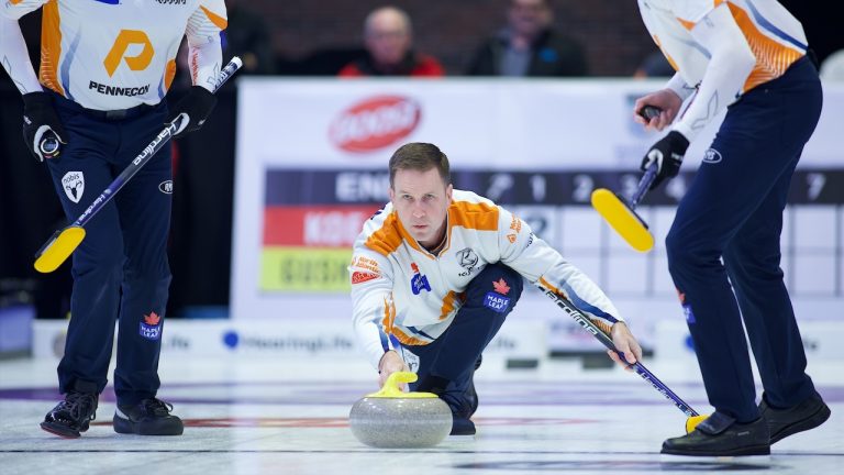 Brad Gushue shoots a stone during Draw 5 of the Boost National on Oct. 5, 2022, at Memorial Gardens in North Bay, Ont. (Anil Mungal)