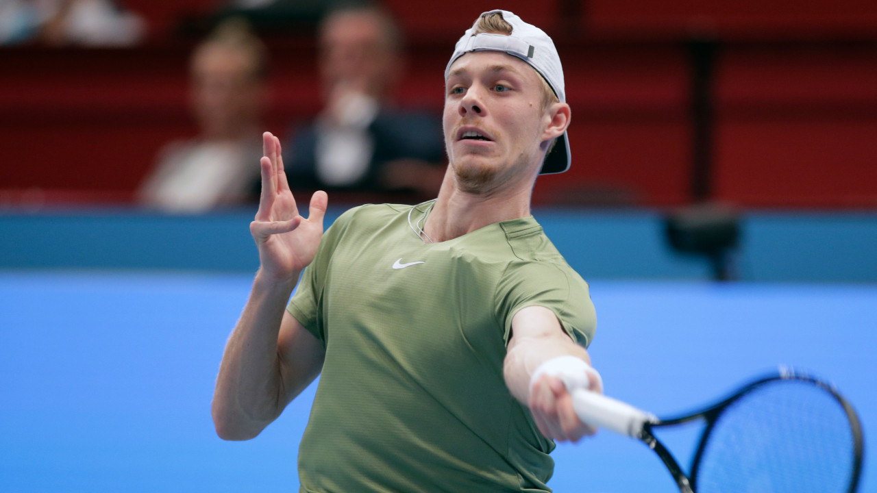 Daniil Medvedev sinks Denis Shapovalov to clinch Vienna Open title