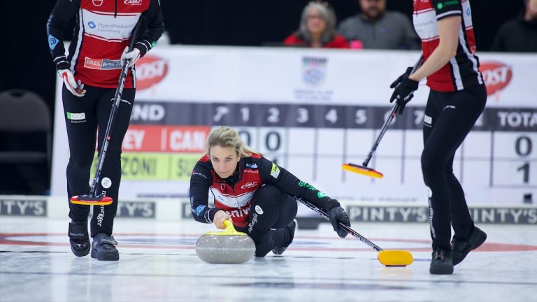 Silvana Tirinzoni shoots a stone during the second draw of the HearingLife Tour Challenge on Oct. 18, 2022, at the Coca-Cola Centre in Grande Prairie, Alta. (Anil Mungal/GSOC)