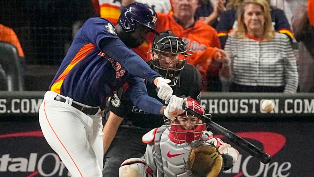 Yordan Alvarez has 3-homer game as Astros clinch 2022 playoffs