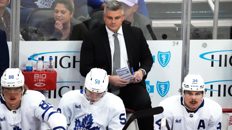 Toronto Maple Leafs coach Sheldon Keefe stands behind the bench during the first period of the team's NHL hockey game against the Pittsburgh Penguins in Pittsburgh, Tuesday, Nov. 15, 2022. The Maple Leafs won 5-2. (AP)