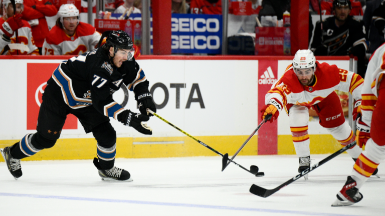 Washington Capitals right wing T.J. Oshie (77) battles for the puck with Calgary Flames center Dillon Dube (29) during the first period of an NHL hockey game, Friday, Nov. 25, 2022, in Washington. (AP)