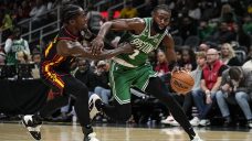Without Smart, Celtics claim eighth-straight win, beat Hawks